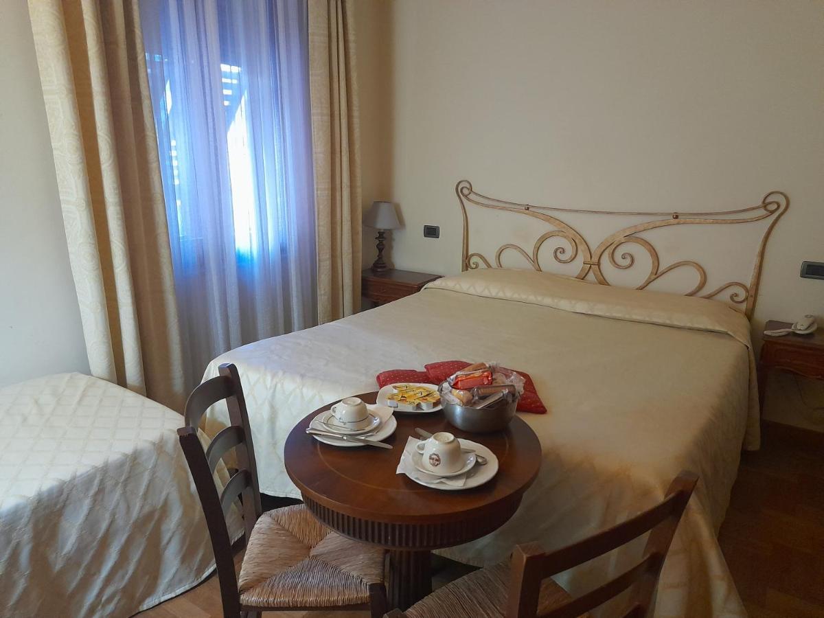 Petit Chateau Montecatini Terme Bagian luar foto