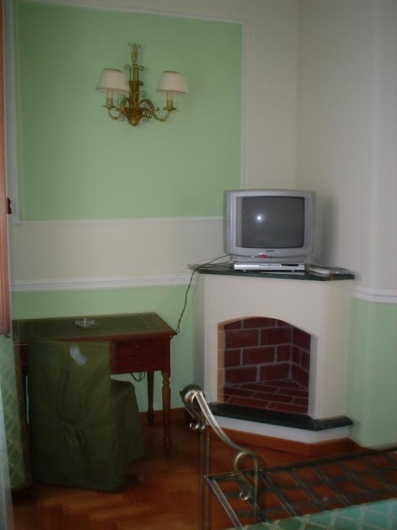 Petit Chateau Montecatini Terme Bagian luar foto