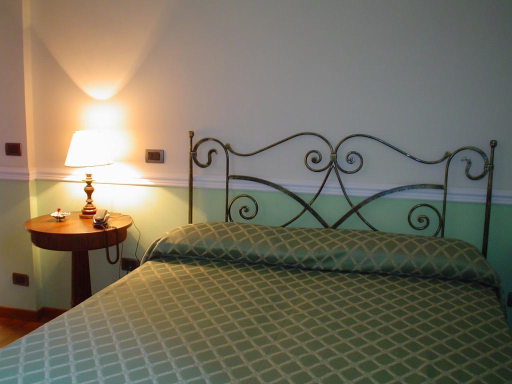 Petit Chateau Montecatini Terme Bagian luar foto